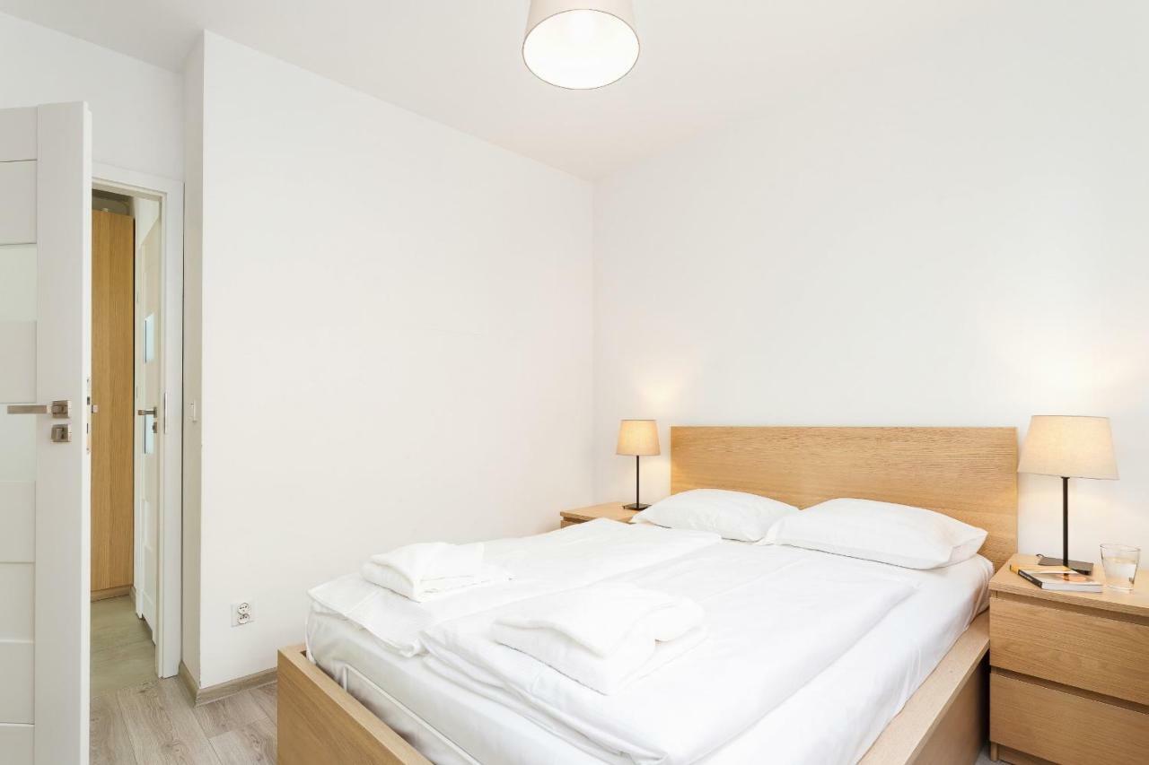 Claro Ii By Renters Apartment Krakau